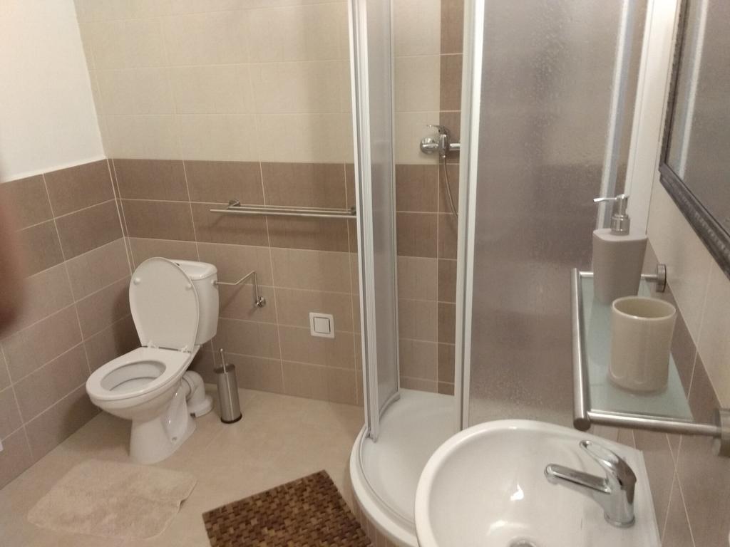 Penzion U Cermaka Ostrov  Luaran gambar